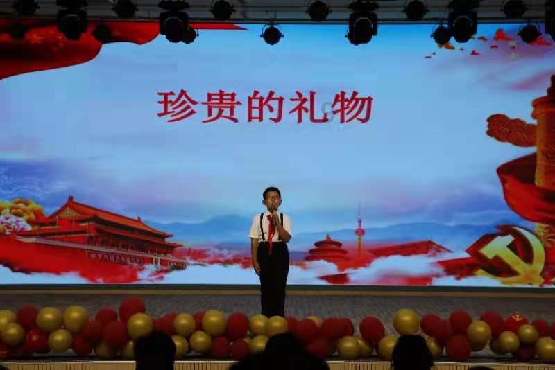 集装箱货运船